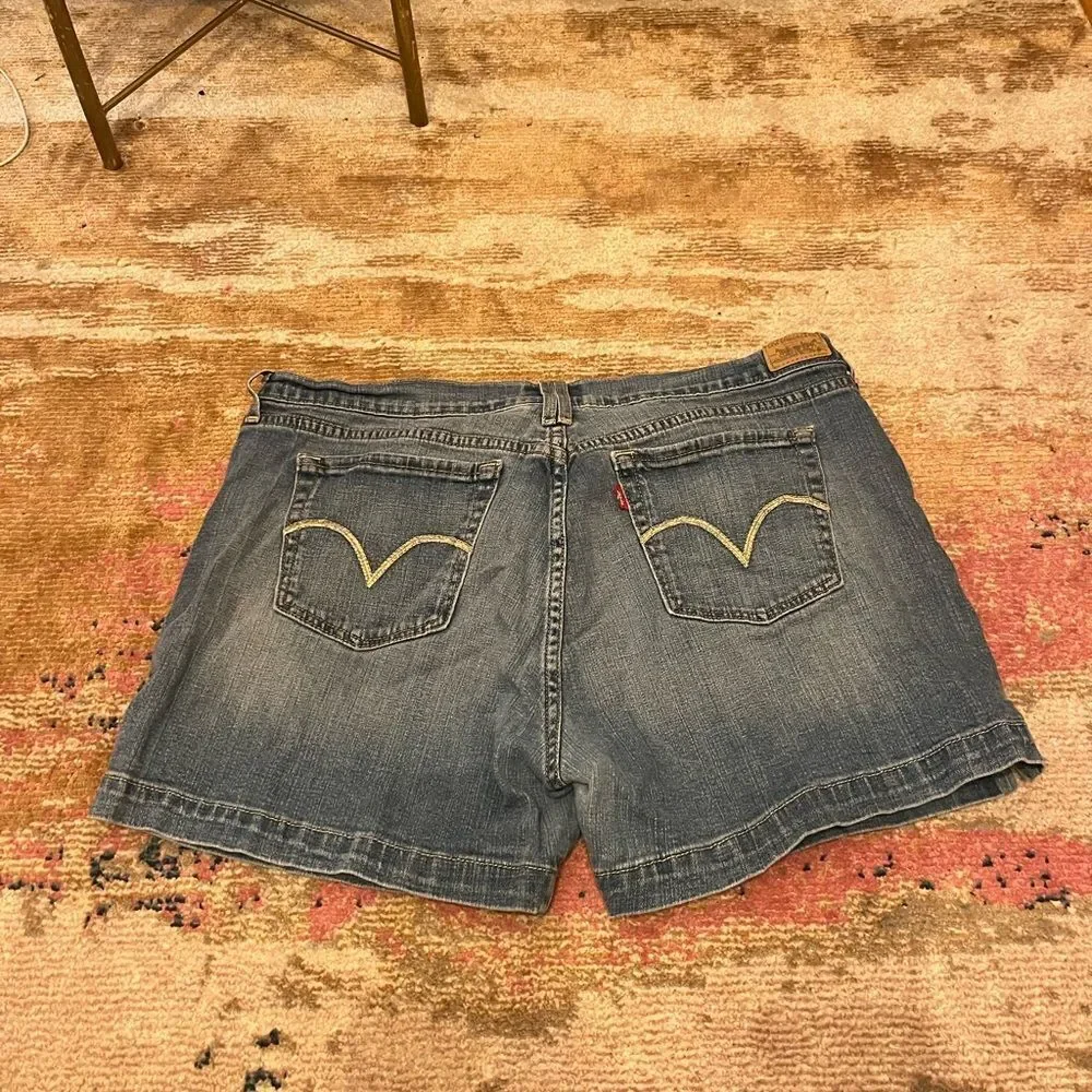 Vintage Levi’s denim shorts